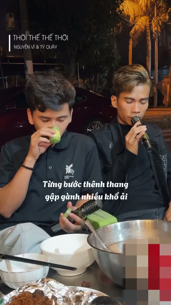 Ϲhẳng có chi vội ta cứ chậm bước thế thôi